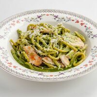 С курицей и соусом песто в Parmesano