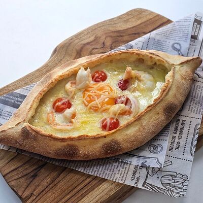 Хачапури с креветкой в Tochi Food по цене 725 ₽