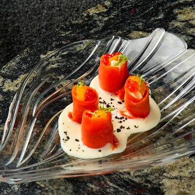 Рулеты из нерки со сливочным крабом, икрой лосося и сырным дипом в Pino Cafe по цене 790 ₽