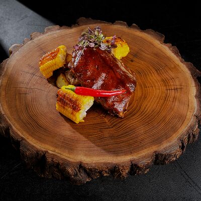 Свиные ребра с жареным картофелемв Everest Sochi по цене 1250 ₽