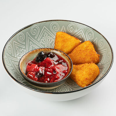 Детские сырные наггетсы с ягодным соусом в Южанин по цене 69000 сум