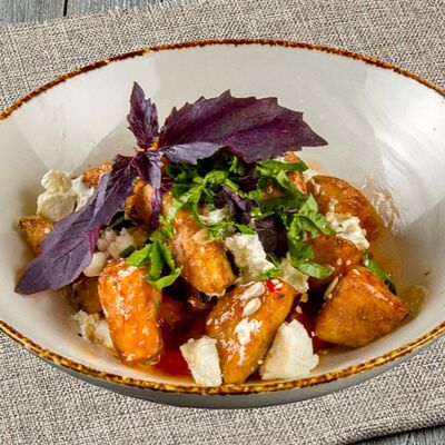 Салат из хрустящих баклажанов в Сахара по цене 660 ₽