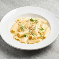 Ригатони Четыре сыра с кедровыми орешками в Pasta Bar