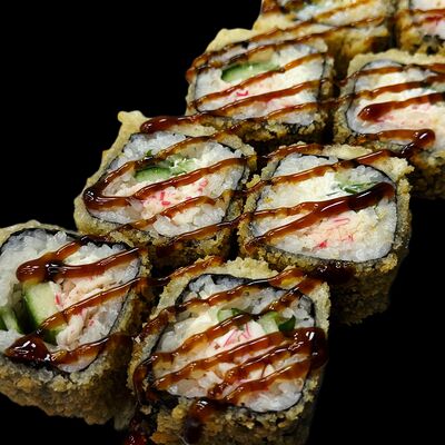 Жареный ролл Кани фурай в Fortuna Sushi по цене 379 ₽