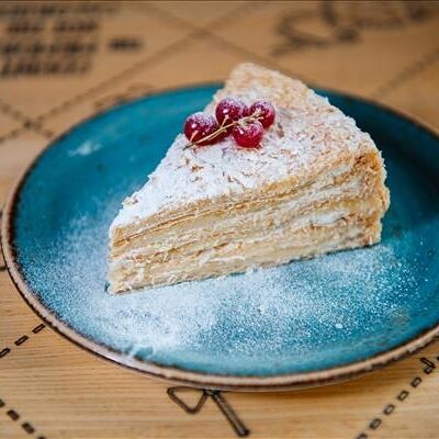 Наполеон с заварным кремом в Сладости и Радости Советская по цене 450 ₽