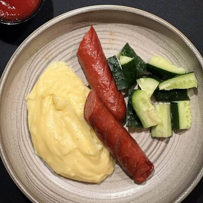 Говяжьи сосиски с картофельным пюре в Нобель по цене 340 ₽