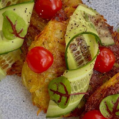 Постные драники с овощами в People по цене 350 ₽