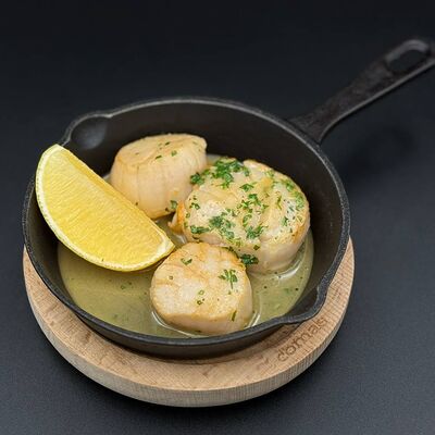 Гребешки с чесноком и петрушкой в Debrett по цене 2888 ₽