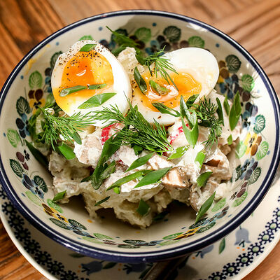 Деревенский салат с печенью трески в Сыроварня по цене 950