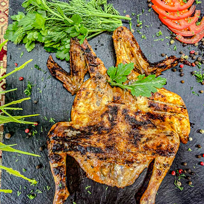 Цыпленок-корнишон на мангале в Хочу мясо по цене 1100 ₽
