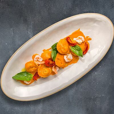 Капелаччи с креветками в сливочно-томатном соусе (Shrimp Cappellacci in Creamy Tomato Sauce) в Matteos по цене 790 ₽