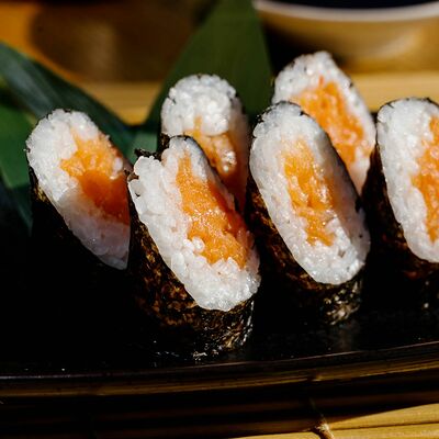 Просто с лососем в Пряности по цене 495 ₽