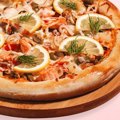 Пицца Дары Посейдона в Lucky Pizza по цене 1269 ₽