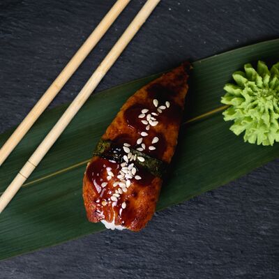 Суши с угрём в Caviar Rolls по цене 195 ₽