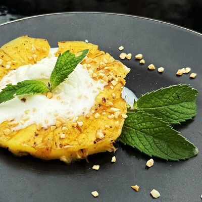 Свежий ананас гриль с мороженым в В завязке по цене 390 ₽