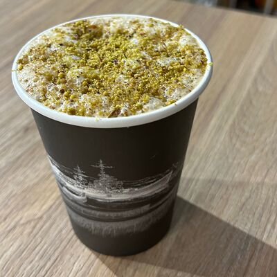 Латте Фисташковый в Friends coffee по цене 290 ₽