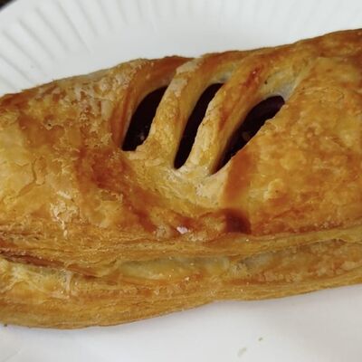 Слойка с малиной в Пекарня на кузнецова по цене 129 ₽