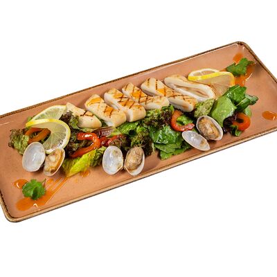 Кальмар гриль с овощами в Пекин по цене 749 ₽