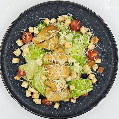Салат Цезарь с курицей в АБАРмот по цене 620 ₽