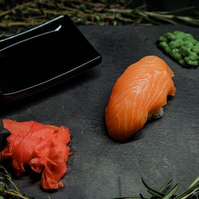 Суши Лососьв Суши роллы МОРС по цене 150 ₽