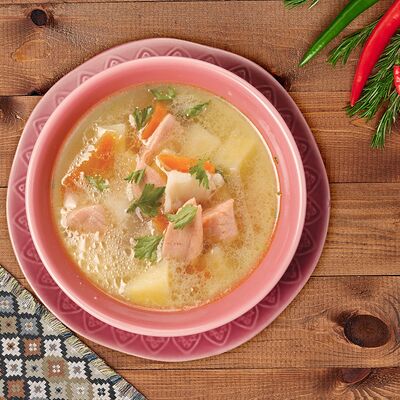 Уха на крепком бульоне в Деда хинкали по цене 930 ₽