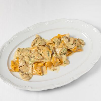 Домашние паппарделле с белыми грибами в Bistrot по цене 1500 ₽