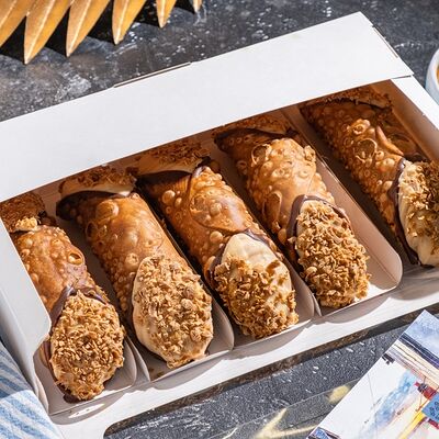 Канноли Солёная карамель в O'cannoli по цене 1790 ₽