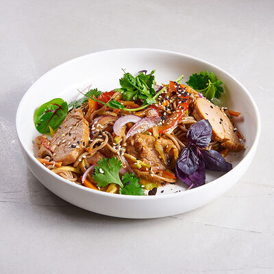 Соба с томленой свининой в Sugar Mama по цене 640 ₽