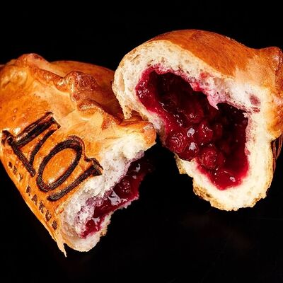 Пирожок с брусникой в Дом по цене 150 ₽