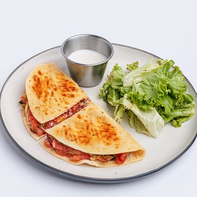 Турецкая лепешка в PINTA Bar & Grill по цене 2990 ₸