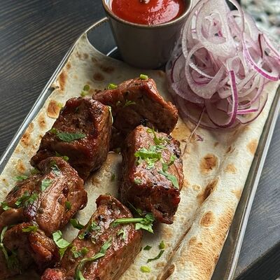 Шашлык из свиной шеи в Фабрика хинкали по цене 770 ₽