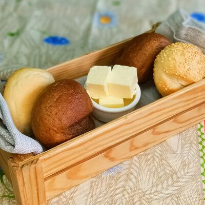 Хлебная корзина с маслом в Ресторан Хата возле Шереметьево по цене 440 ₽