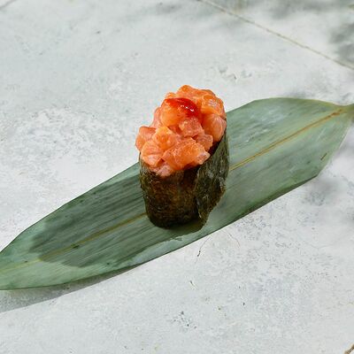 Острые суши лосось в ЛарисуВаннуХочу по цене 250