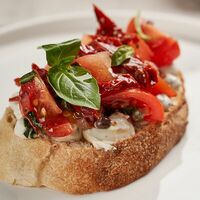 Брускетта с томатами в Cacio e Pepe