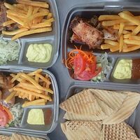 Порция с курицейв Mister Giros