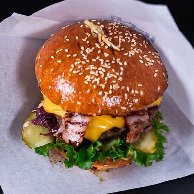 Говяжий с беконом в Imna Lounge по цене 660 ₽