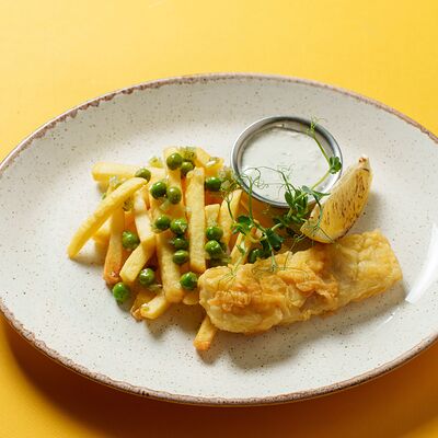 Фиш & Чипс с соусом блю чиз в Pitnica по цене 485 ₽