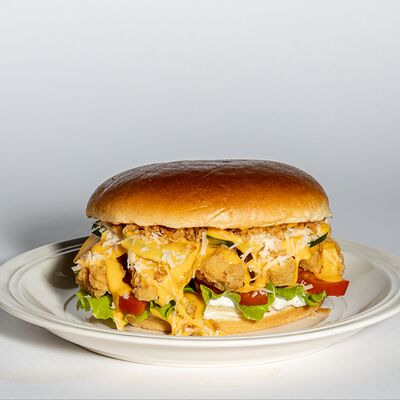 Курица с сыром в Yolo по цене 840 ₽