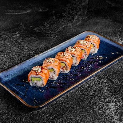 Ролл с лососем и крабом с соусом терияки в Sticks Sushi по цене 880 ₽