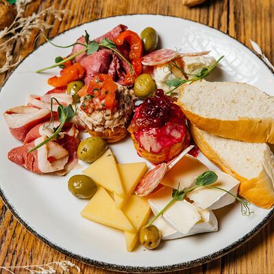 Тарелка к вину в Рюмочная Prolive по цене 850 ₽