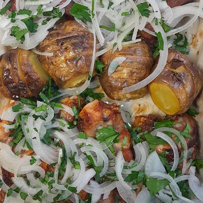 Шашлычное ассорти из куриных крылышек и куриной голени в Жара на Киевке по цене 1550 ₽