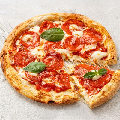 Пицца Пепперони в Eazzy Pizza по цене 550 ₽