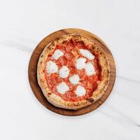 Beef Пеперони с моцареллой и томатным соусом в Del Papa Abay