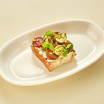 Брускетта с томатамии моцареллой в Регано по цене 500 ₽