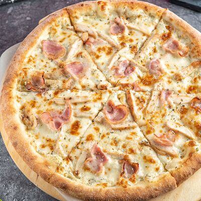 Пицца с курицей и беконом в Новые Лица по цене 880