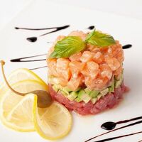 Тар-тар из тунца и семги в Мариус