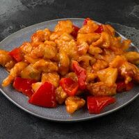 Жареная рыба в кисло-сладком соусе в Wok & Box