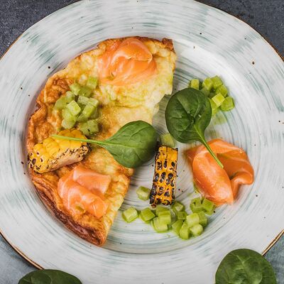 Омлет с лососем и сладкой кукурузой гриль в Jesstaurant по цене 570 ₽
