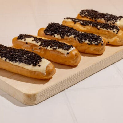 Пирожное Эклер с масляно-ванильным кремом в Пекарня Буханка по цене 479 ₽