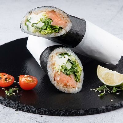 Суширитто с лососем в Суши Мастер по цене 389 ₽